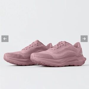 Alo Yoga Runner - Smoky Quartz